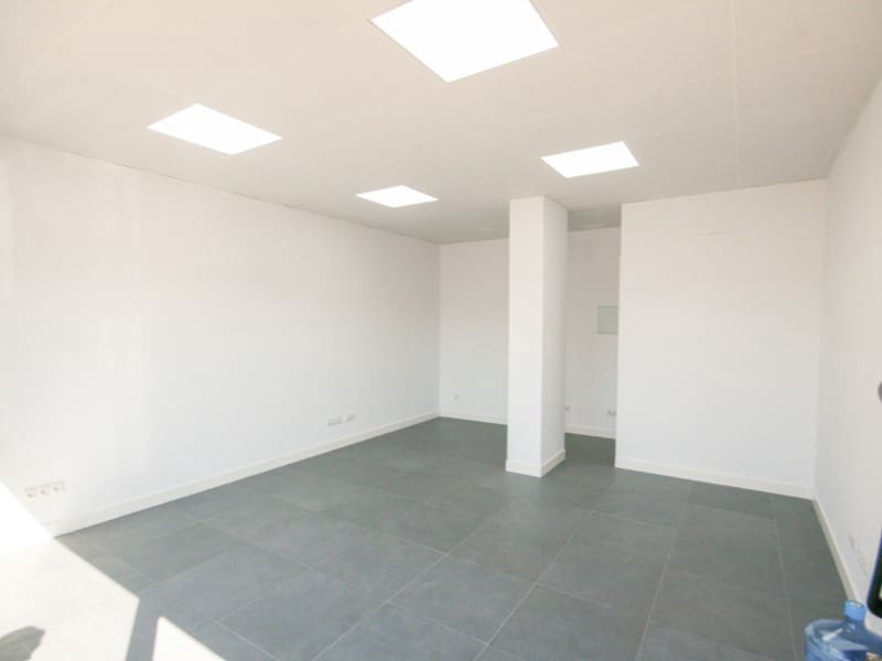 Kommersiell att hyra i Coin - 450 € (Ref: 8395406)