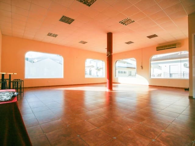 Comercial para venda em Guaro - 350 000 € (Ref: 8753999)