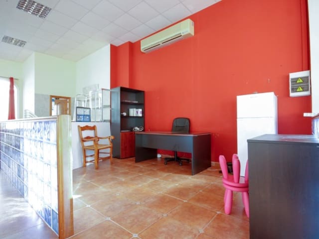 Comercial para venda em Guaro - 350 000 € (Ref: 8753999)