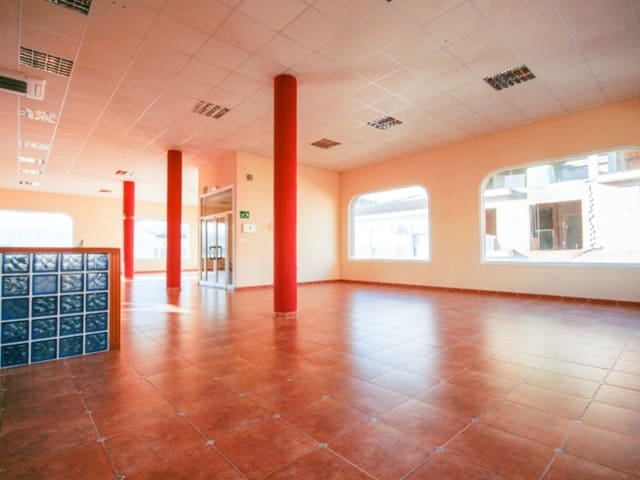 Comercial para venda em Guaro - 350 000 € (Ref: 8753999)