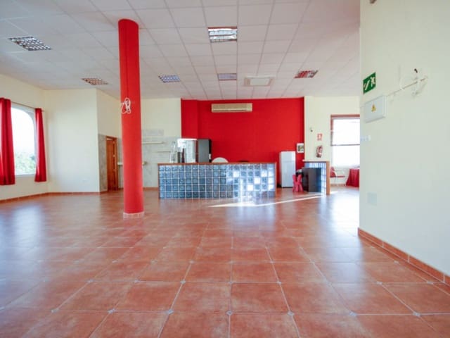 Comercial para venda em Guaro - 350 000 € (Ref: 8753999)