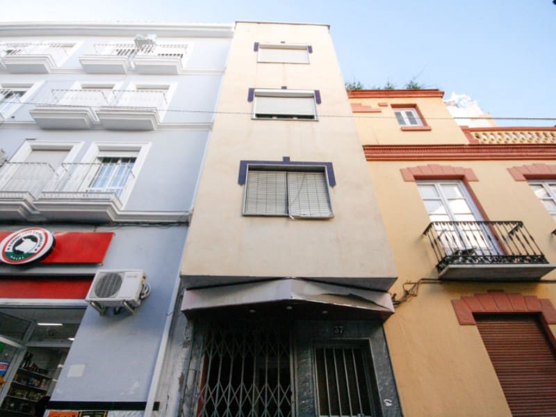 6 bedroom Flat for sale in Coin - € 330,000 (Ref: 9604841)