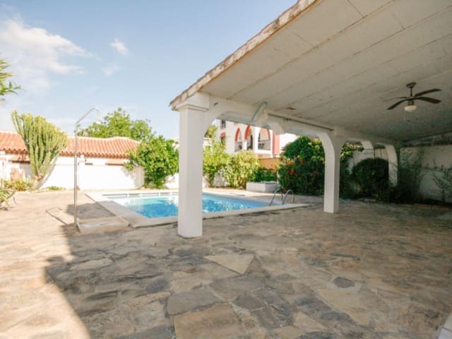 Chalet de 4 habitaciones en Coín en venta - 463.500 € (Ref: 9859701)
