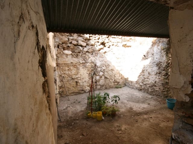 Ruine à vendre à Coín - 35 000 € (Ref: 9962316)