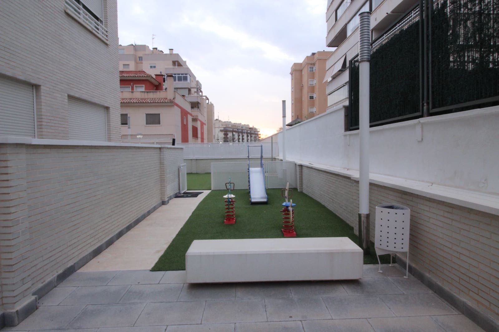 3 sypialnia Apartament na sprzedaż w Elche / Elx z basenem garażem - 250 000 € (Ref: 8992797)