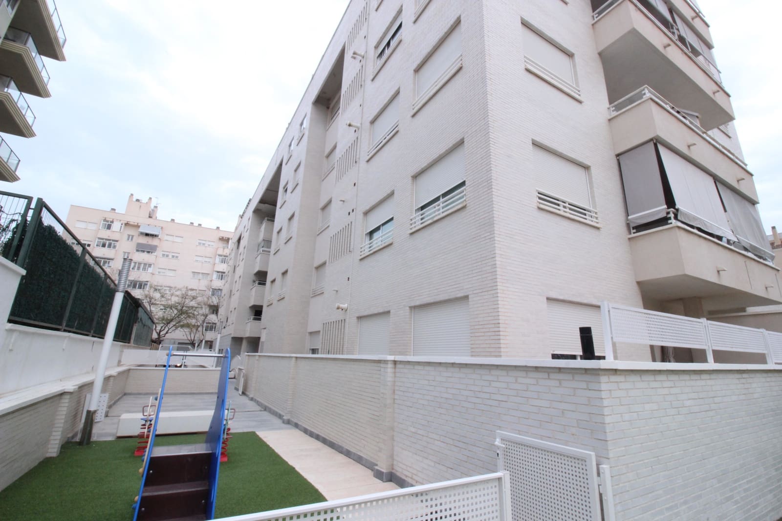 3 sypialnia Apartament na sprzedaż w Elche / Elx z basenem garażem - 250 000 € (Ref: 8992797)