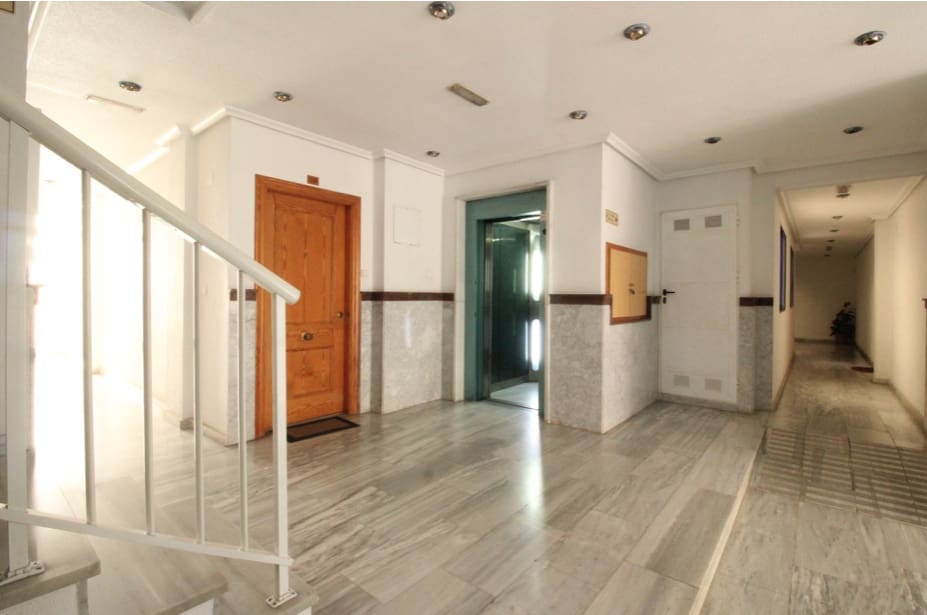 2 quarto Apartamento para venda em Guardamar del Segura com piscina garagem - 135 000 € (Ref: 9652490)