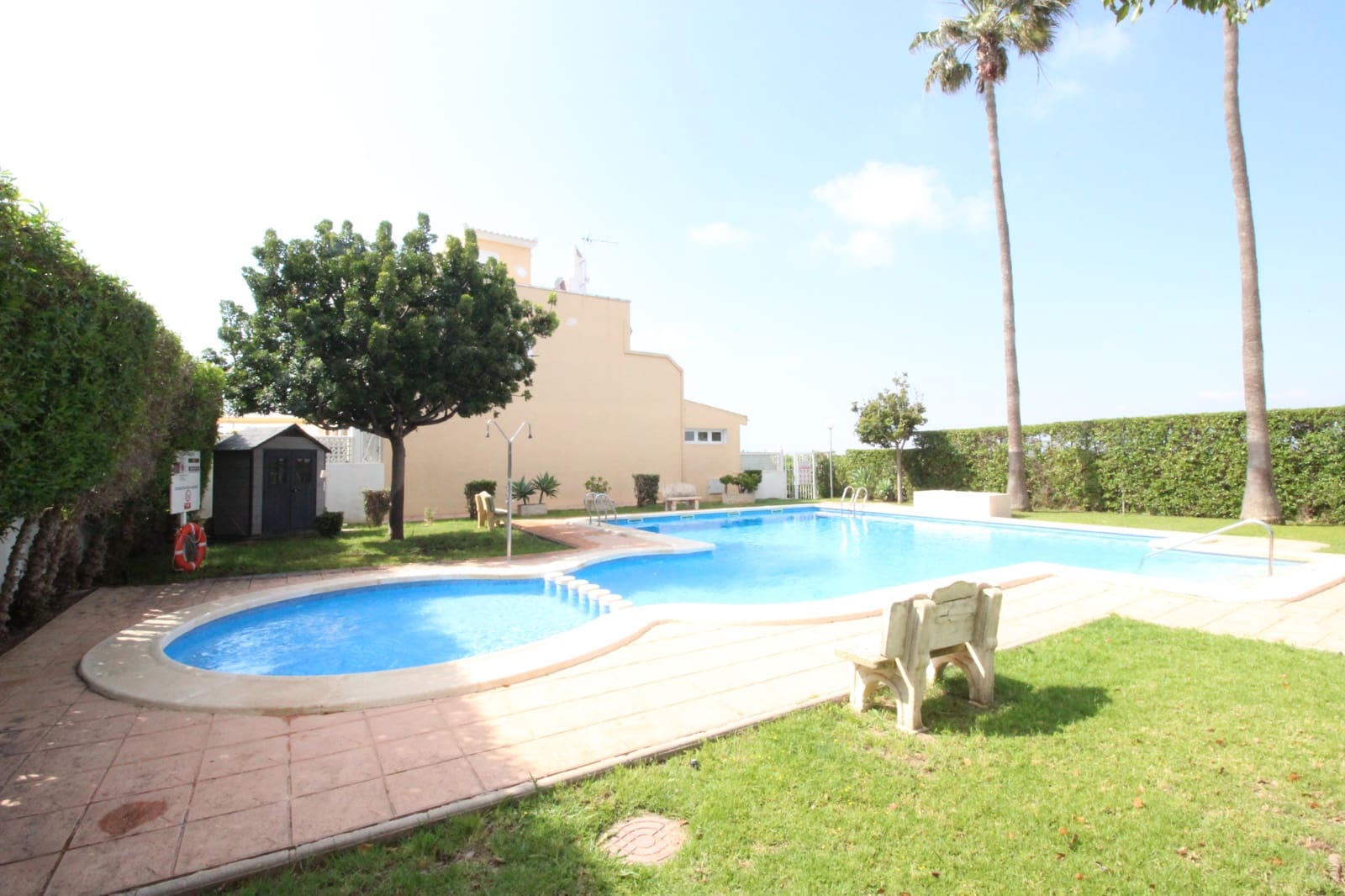 2 soveværelse Bungalow til salg i Guardamar del Segura med swimmingpool - € 265.000 (Ref: 9847699)