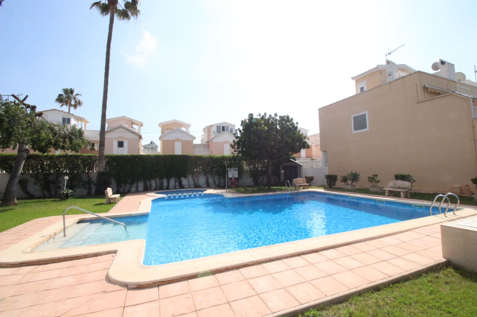 2 soveværelse Bungalow til salg i Guardamar del Segura med swimmingpool - € 265.000 (Ref: 9847699)