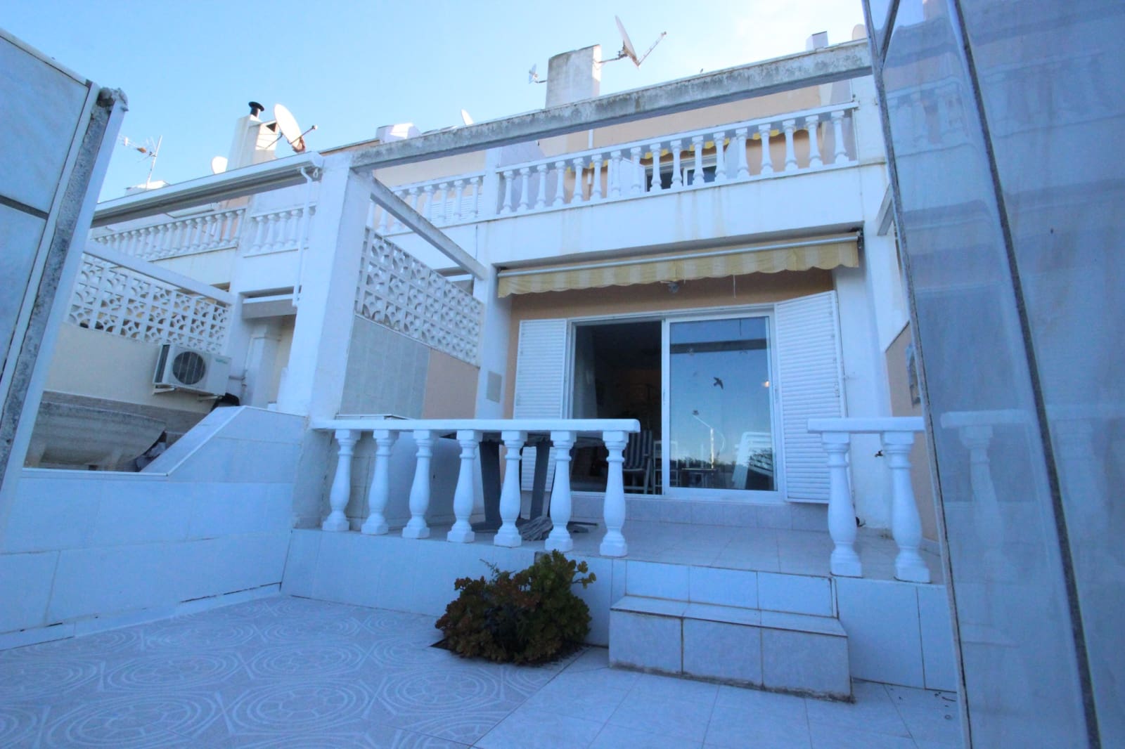 2 soveværelse Bungalow til salg i Guardamar del Segura med swimmingpool - € 265.000 (Ref: 9847699)