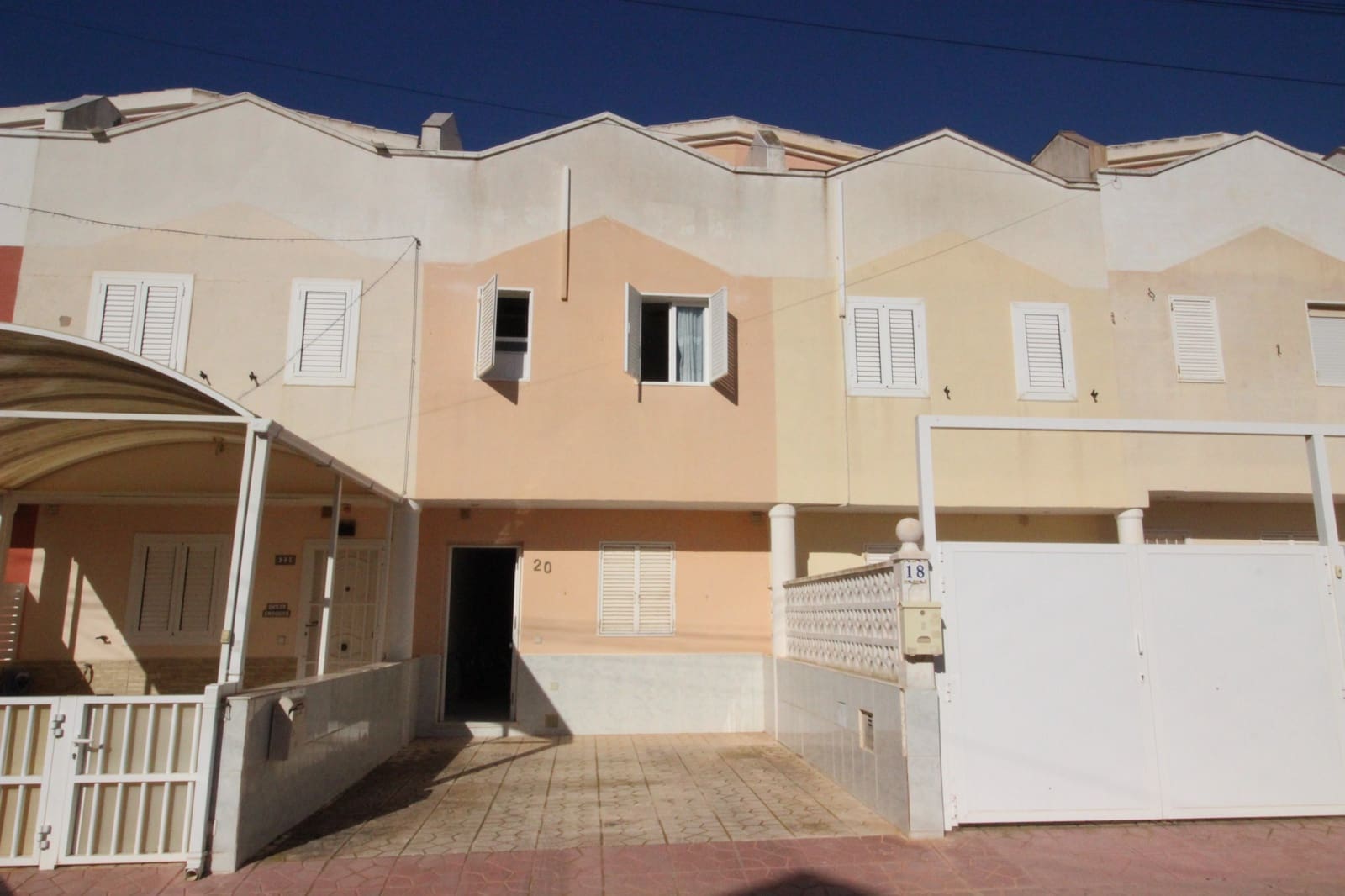 2 soveværelse Bungalow til salg i Guardamar del Segura med swimmingpool - € 265.000 (Ref: 9847699)
