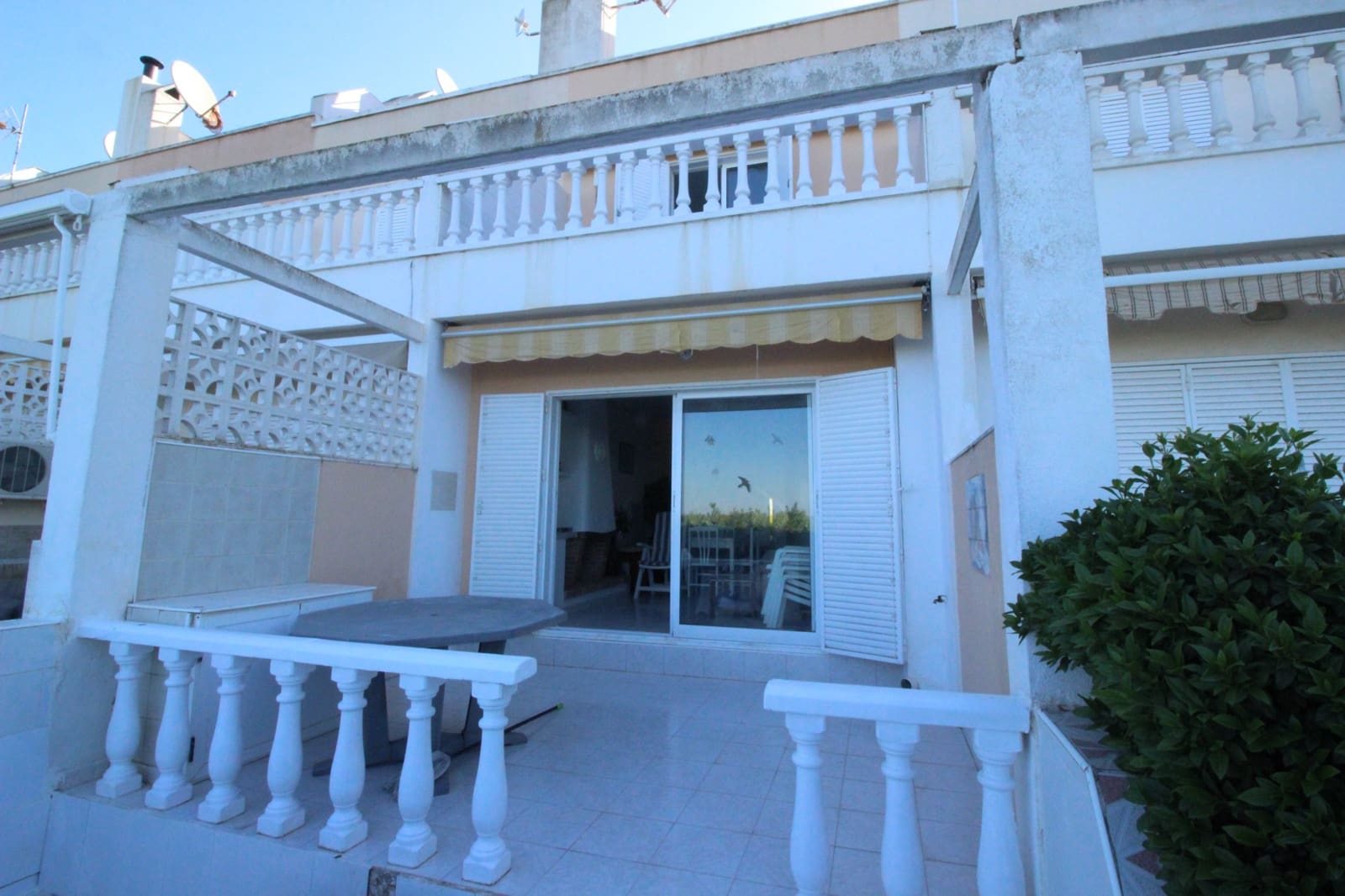 2 soveværelse Bungalow til salg i Guardamar del Segura med swimmingpool - € 265.000 (Ref: 9847699)
