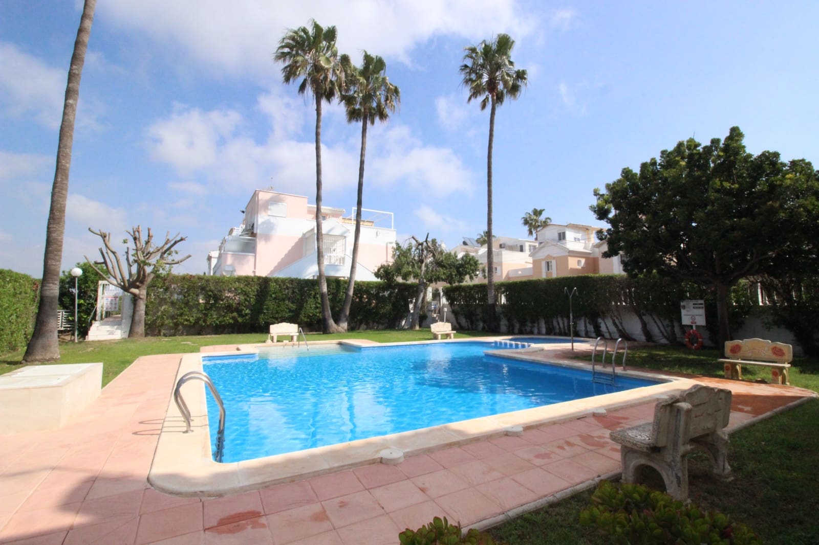 2 soveværelse Bungalow til salg i Guardamar del Segura med swimmingpool - € 265.000 (Ref: 9847699)