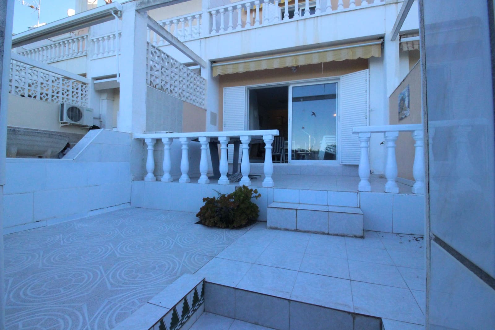 2 soveværelse Bungalow til salg i Guardamar del Segura med swimmingpool - € 265.000 (Ref: 9847699)