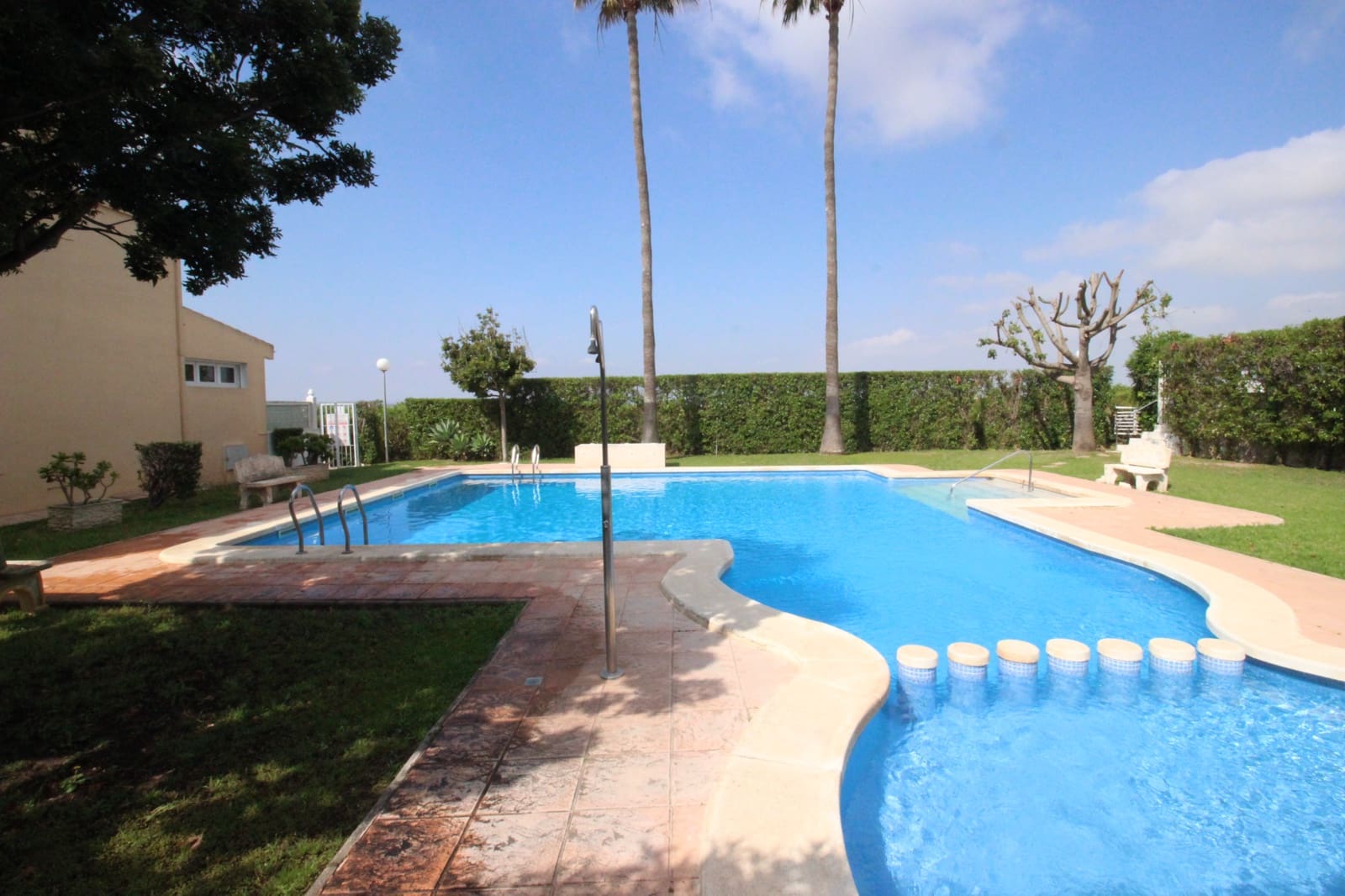 2 soveværelse Bungalow til salg i Guardamar del Segura med swimmingpool - € 265.000 (Ref: 9847699)