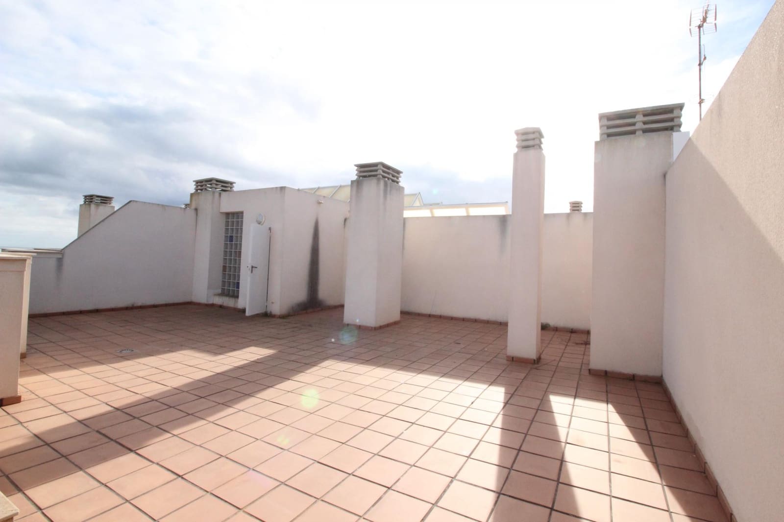 2 bedroom Apartment for sale in Guardamar del Segura with pool garage - € 270,000 (Ref: 9863462)