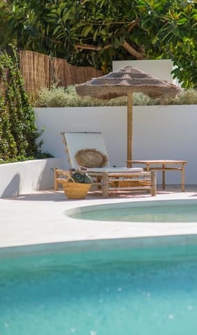 1 soveværelse Lejlighed til salg i Cala Llonga, Santa Eulalia / Santa Eularia med swimmingpool - € 390.000 (Ref: 7250624)