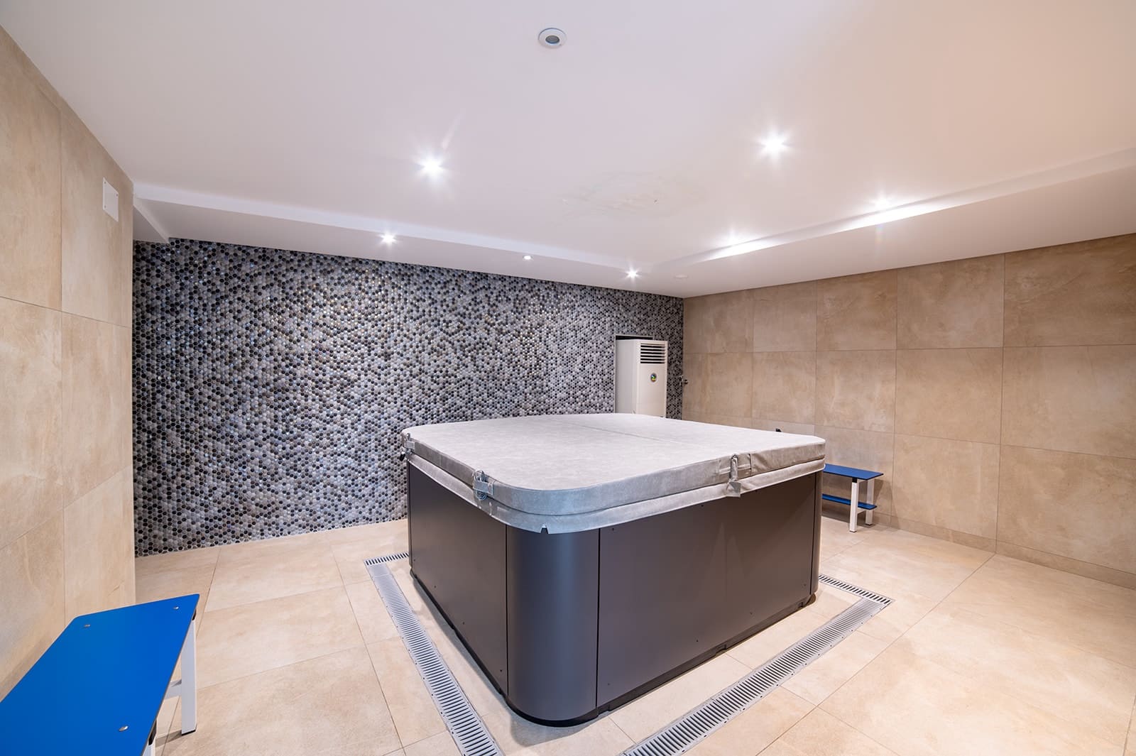 3 bedroom Penthouse for sale in Cala Vadella with pool garage - € 1,550,000 (Ref: 9287293)