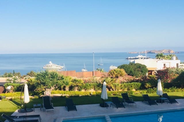 2 slaapkamer Appartement te koop in Cala Tarida, San Jose / Sant Josep de Sa Talaia met zwembad - € 735.000 (Ref: 9476266)