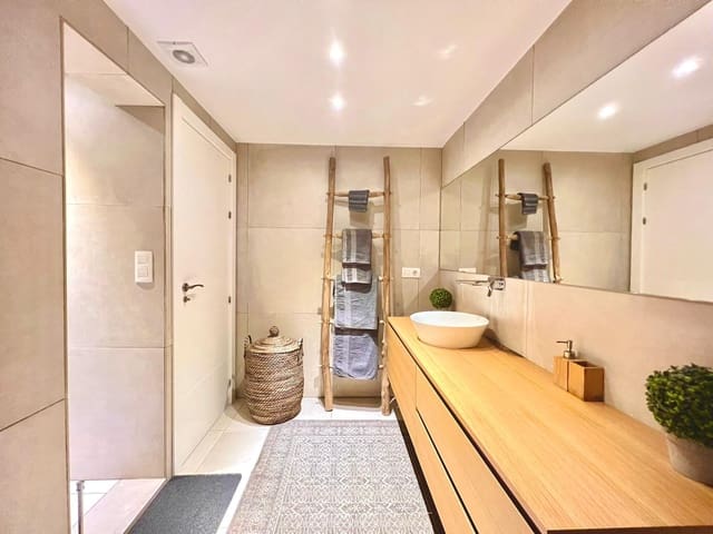 2 makuuhuone Huoneisto myytävänä paikassa Cala Vadella, San Jose / Sant Josep de Sa Talaia mukana uima-altaan 
autotalli - 690 000 € (Ref: 9535123)