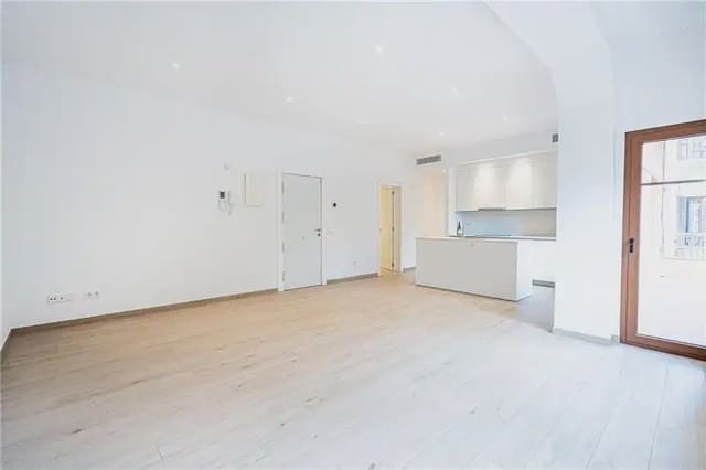 Piso de 2 habitaciones en Plaça dels Patins, Palma de Mallorca en alquiler - 1.500 € (Ref: 10004355)