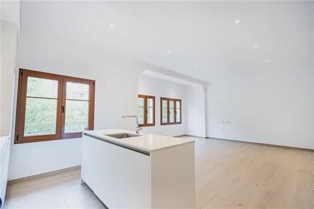 Piso de 2 habitaciones en Plaça dels Patins, Palma de Mallorca en alquiler - 1.500 € (Ref: 10004355)