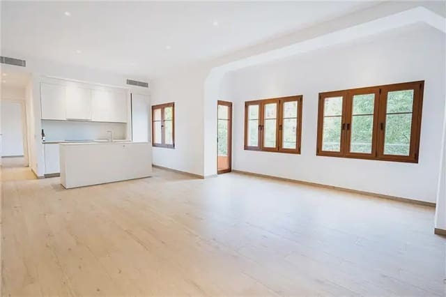 Piso de 2 habitaciones en Plaça dels Patins, Palma de Mallorca en alquiler - 1.500 € (Ref: 10004355)