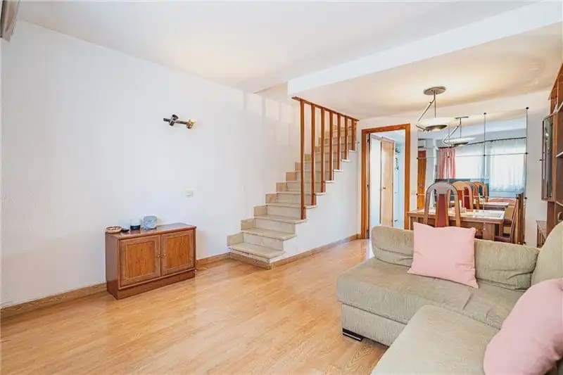 4 makuuhuone Rivitalo myytävänä paikassa Calvia mukana 
autotalli - 549 000 € (Ref: 10078796)