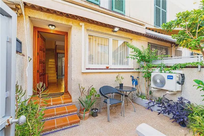 4 makuuhuone Rivitalo myytävänä paikassa Calvia mukana 
autotalli - 549 000 € (Ref: 10078796)
