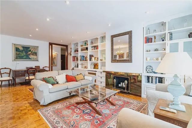 Appartement de 3 chambres à louer à Jaume III, Palma de Mallorca - 2 900 € (Ref: 10080210)
