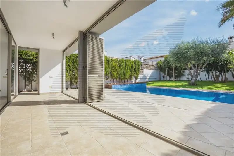 3 bedroom Villa for rent in Campos with pool garage - € 2,800 (Ref: 10104319)