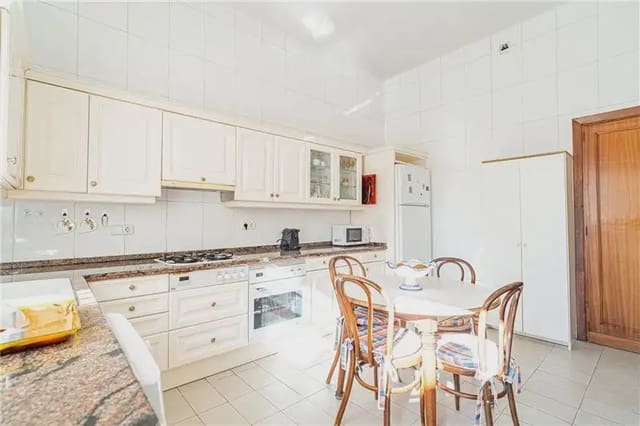 3 slaapkamer Flat te koop in Plaça dels Patins, Palma de Mallorca met garage - € 965.000 (Ref: 10113307)
