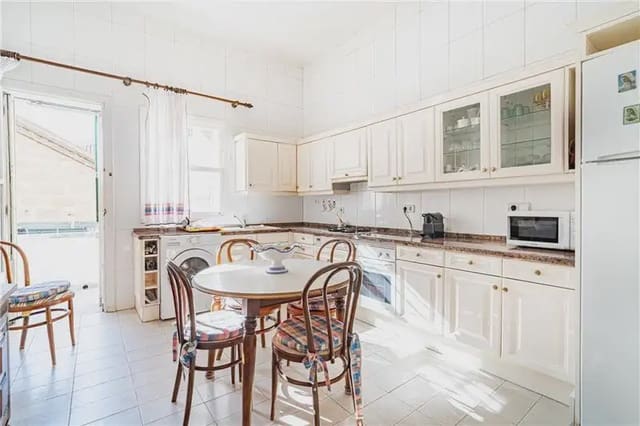 3 slaapkamer Flat te koop in Plaça dels Patins, Palma de Mallorca met garage - € 965.000 (Ref: 10113307)