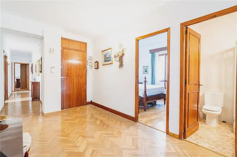 3 bedroom Flat for sale in Palma de Mallorca with garage - € 965,000 (Ref: 10113307)
