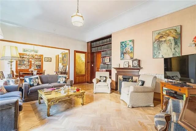 3 slaapkamer Flat te koop in Plaça dels Patins, Palma de Mallorca met garage - € 965.000 (Ref: 10113307)