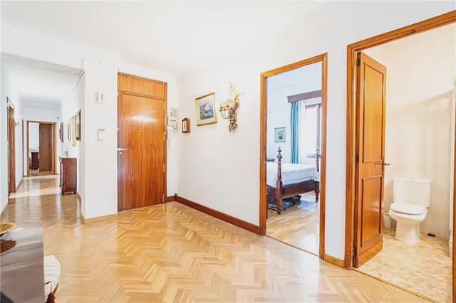 3 slaapkamer Flat te koop in Plaça dels Patins, Palma de Mallorca met garage - € 965.000 (Ref: 10113307)