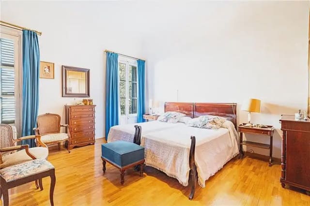 3 slaapkamer Flat te koop in Plaça dels Patins, Palma de Mallorca met garage - € 965.000 (Ref: 10113307)