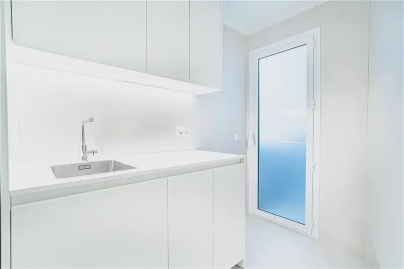 3 bedroom Flat for rent in Palma de Mallorca with garage - € 3,350 (Ref: 10117523)