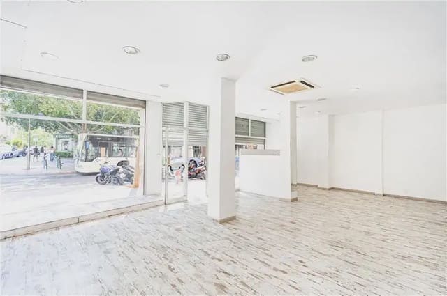 Comercial para arrendar em El Camp d'en Serralta, Palma de Mallorca - 1 500 € (Ref: 10120311)