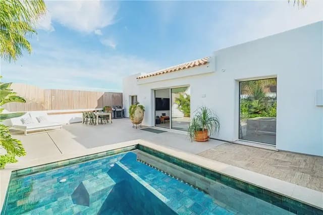 4 slaapkamer Villa te koop in Portals Nous, Calvià met zwembad garage - € 1.695.000 (Ref: 10170251)