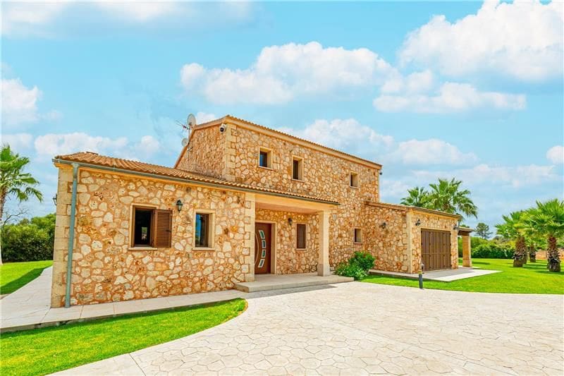 4 soveværelse Villa til leje i Santa Eugenia med swimmingpool - € 7.000 (Ref: 7721199)