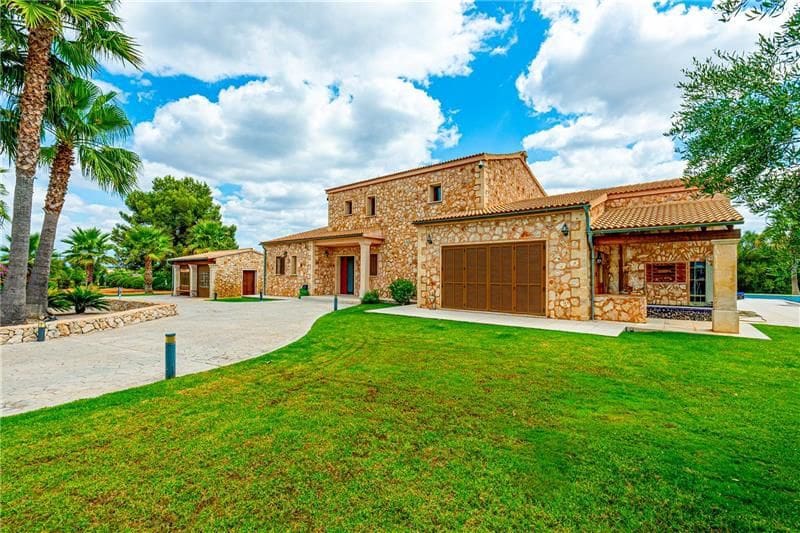 4 soveværelse Villa til leje i Santa Eugenia med swimmingpool - € 7.000 (Ref: 7721199)