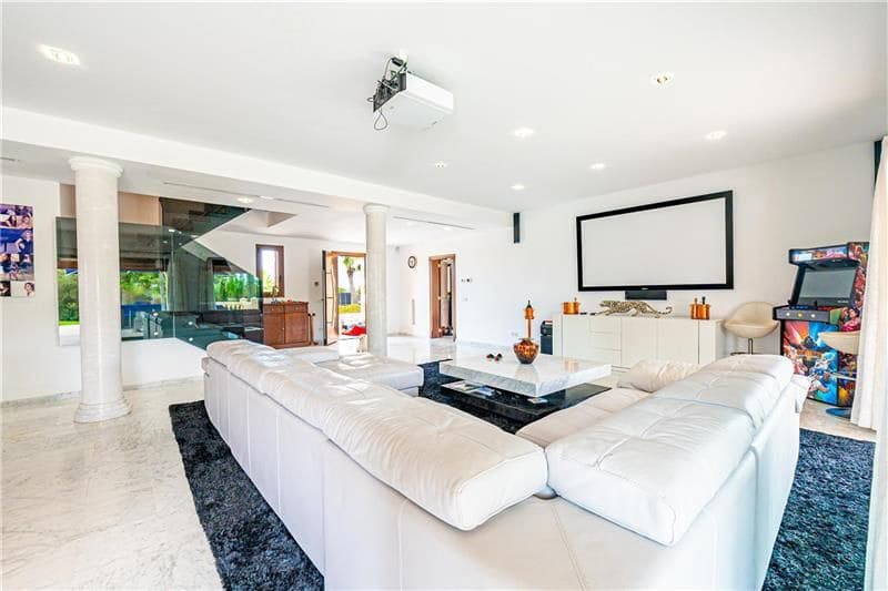 4 soveværelse Villa til leje i Santa Eugenia med swimmingpool - € 7.000 (Ref: 7721199)