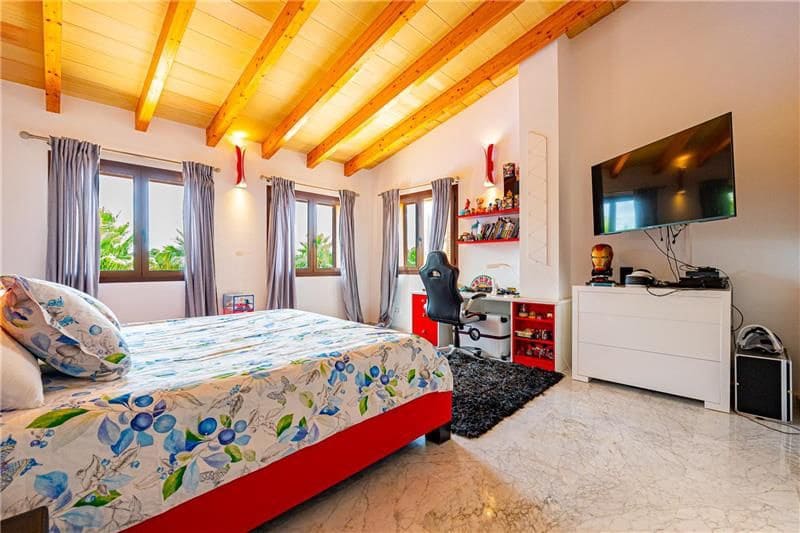 4 soveværelse Villa til leje i Santa Eugenia med swimmingpool - € 7.000 (Ref: 7721199)