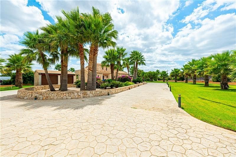 4 soveværelse Villa til leje i Santa Eugenia med swimmingpool - € 7.000 (Ref: 7721199)