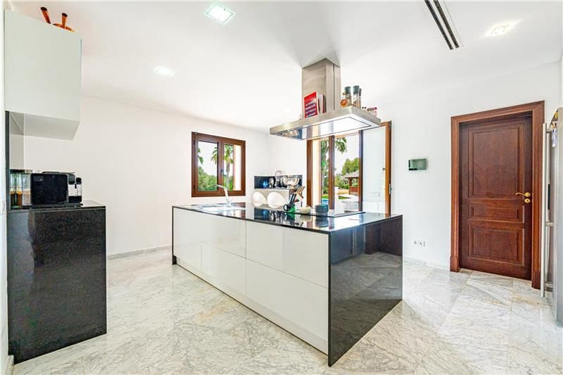 4 soveværelse Villa til leje i Santa Eugenia med swimmingpool - € 7.000 (Ref: 7721199)