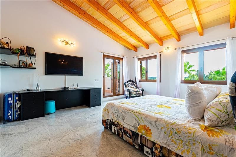 4 soveværelse Villa til leje i Santa Eugenia med swimmingpool - € 7.000 (Ref: 7721199)