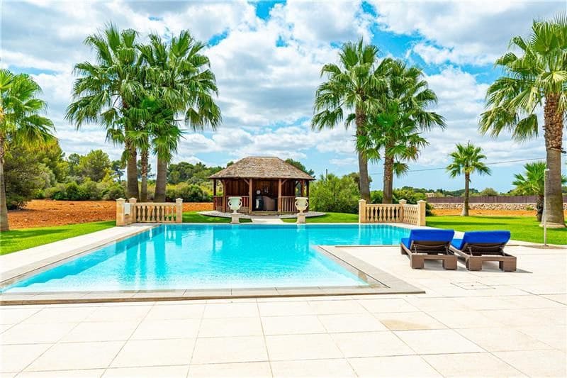 4 soveværelse Villa til leje i Santa Eugenia med swimmingpool - € 7.000 (Ref: 7721199)