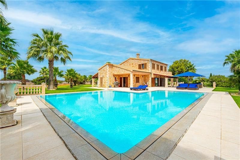 4 soveværelse Villa til leje i Santa Eugenia med swimmingpool - € 7.000 (Ref: 7721199)