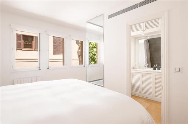 3 bedroom Apartment for rent in La Seu, Palma de Mallorca - € 2,900 (Ref: 8401842)